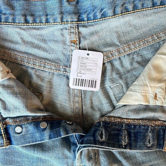 Levi Cut Off Shorts, 501 New with Tags, Light Denim Shorts Distressed - Picture 4 of 5